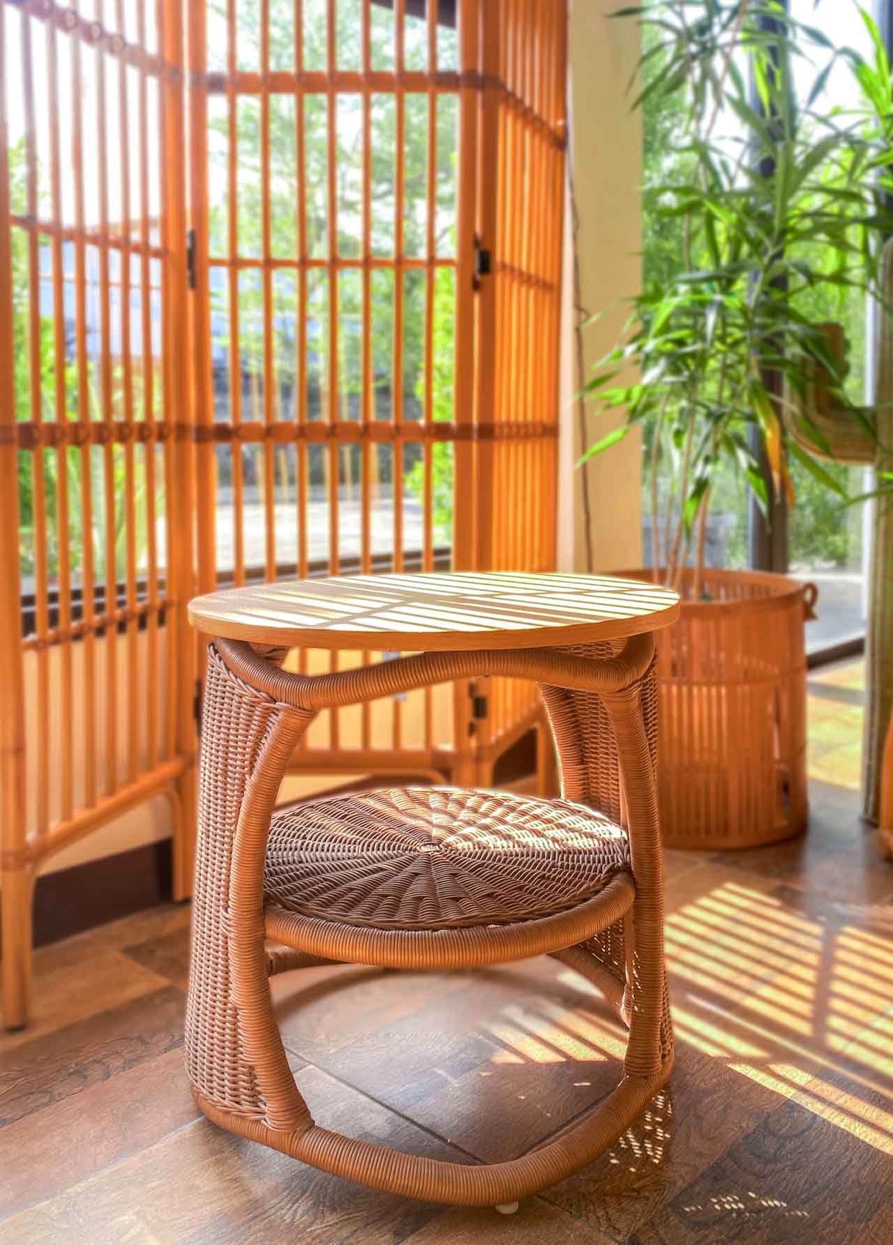 SCALLOP SIDE TABLE